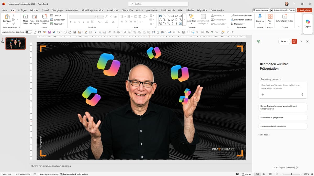 PowerPoint-Folie, auf der Peter Claus Lamprecht mit Copilot-Symbolen jongliert, daneben der Copilot-Bereich